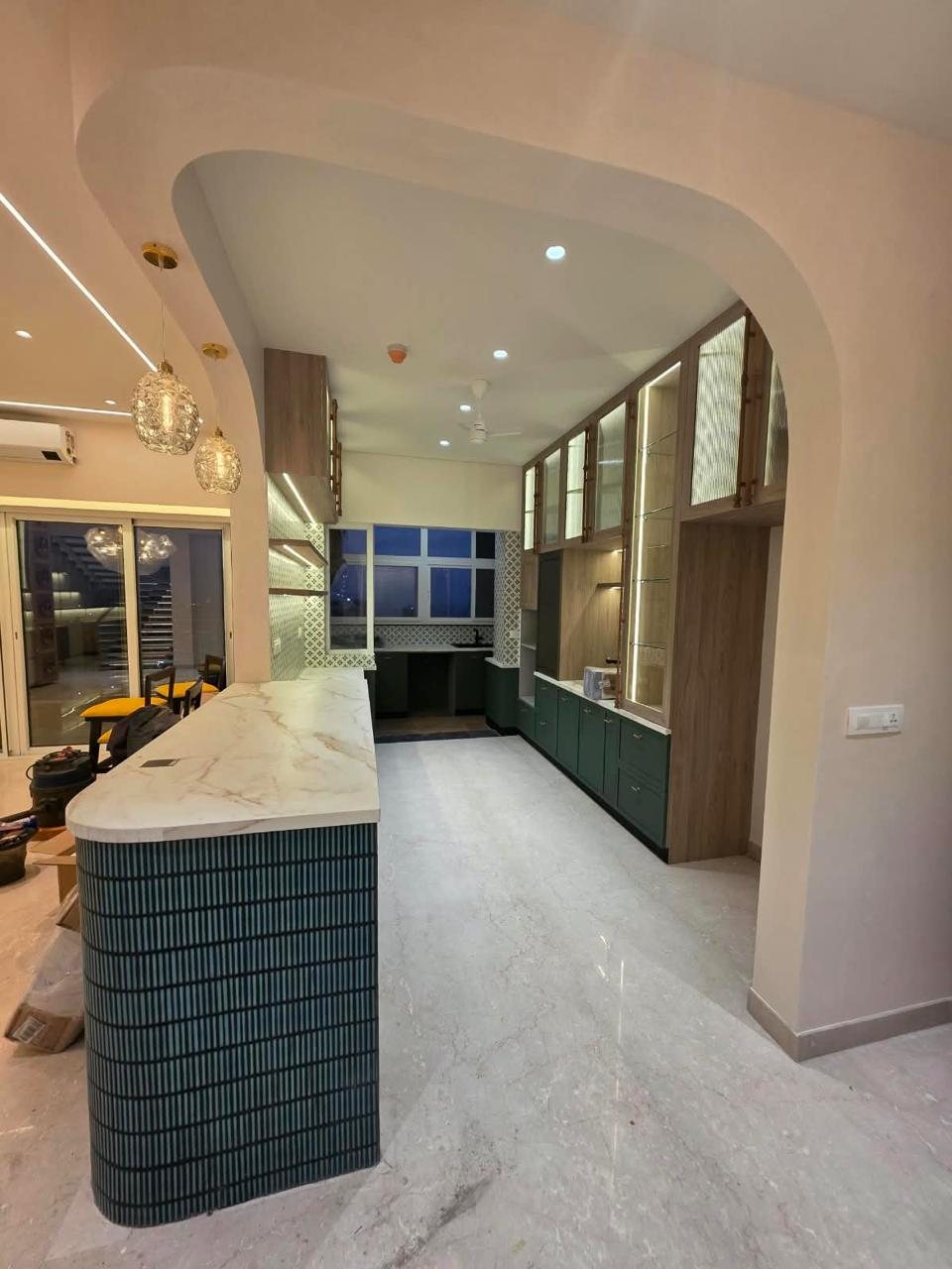 Open kitchen through a curved archway